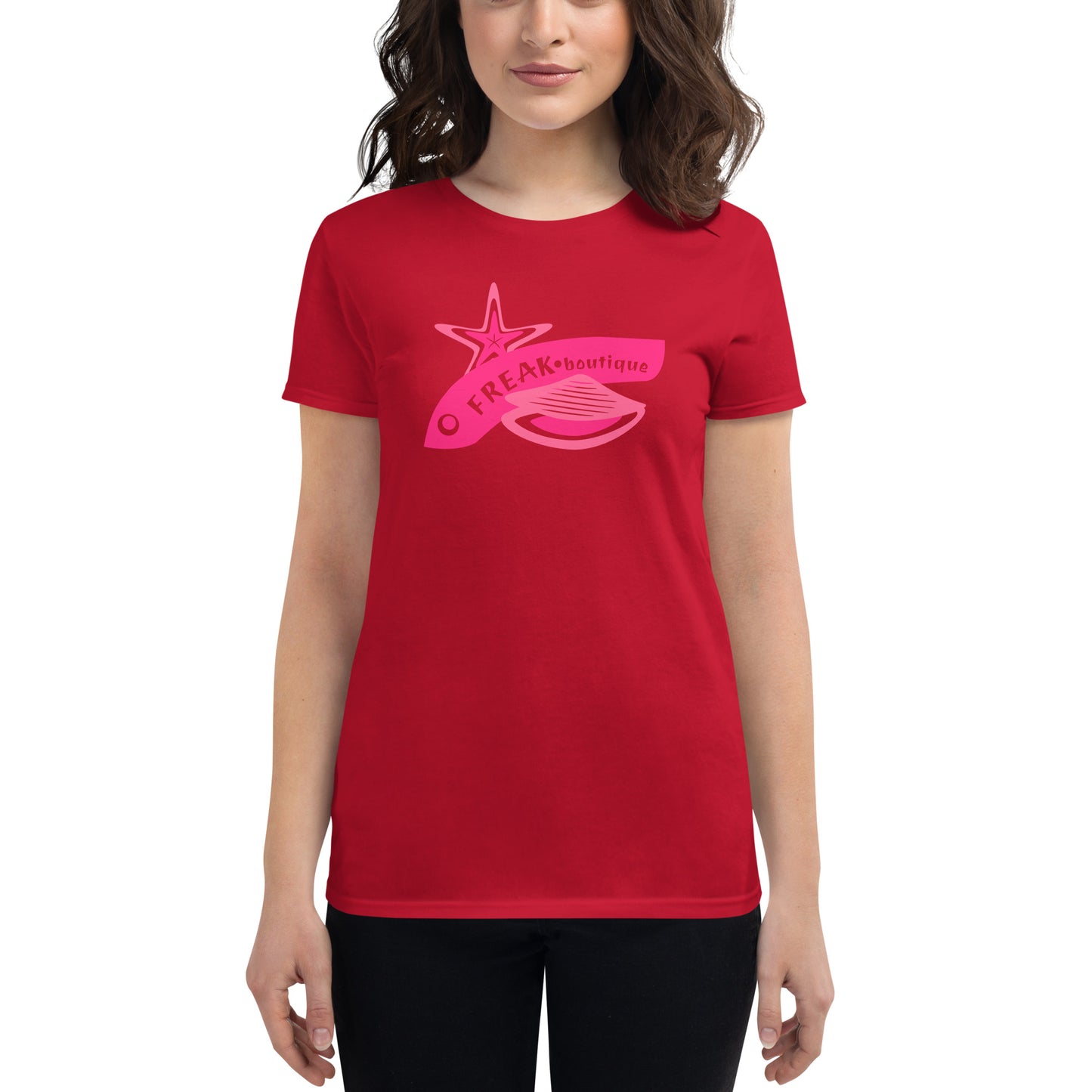 Triangle amoureux logo red women's t-shirt on model